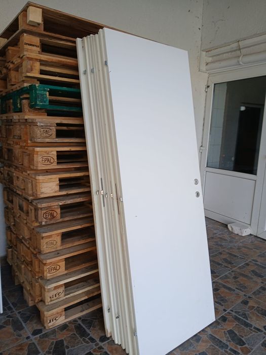 Uși albe 10 bucăți, 75 lei