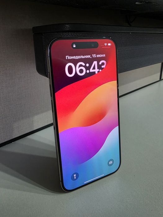 Продам телефон IPhone 15 pro 256gb