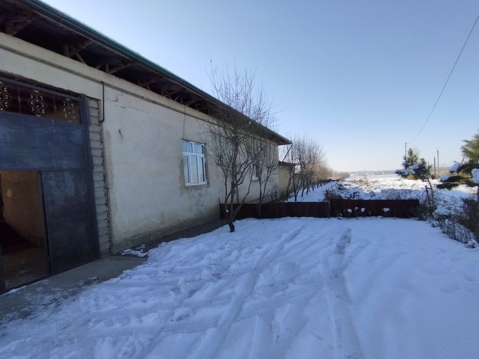 Uchastka Dala hovli uy