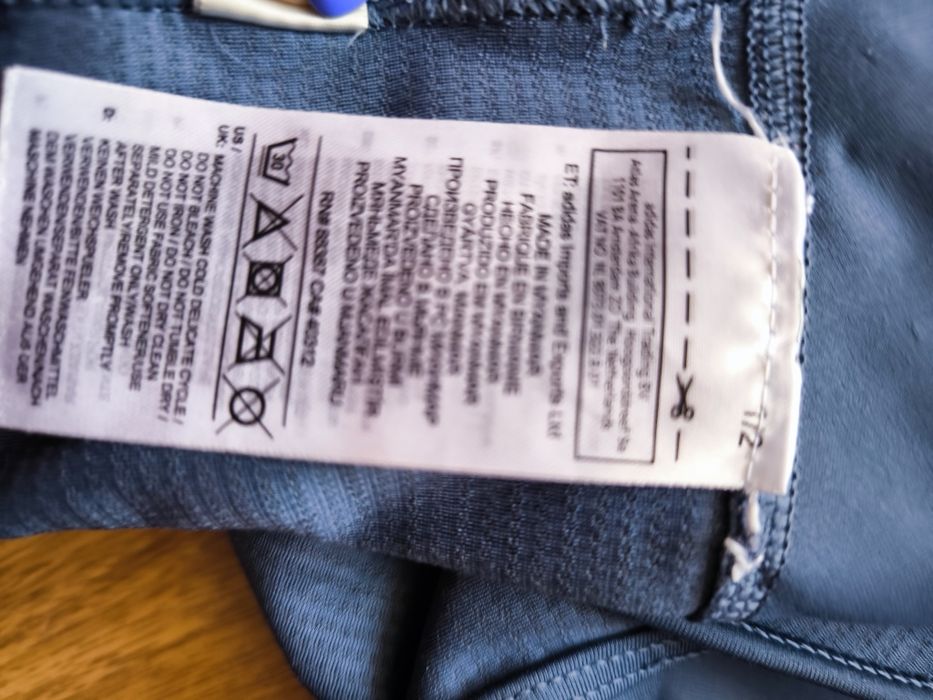 Top/bustiera  Adidas Climacool(30-32) sau 9-11 ani