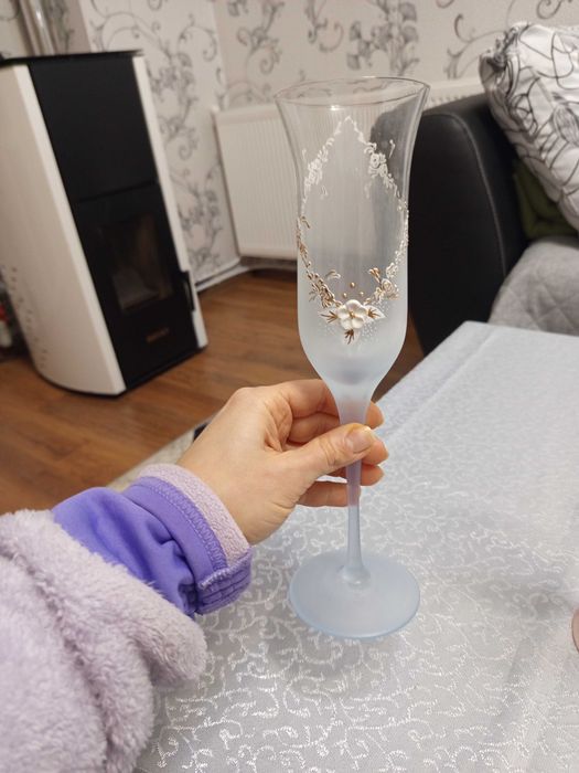 Стъклени, матирани сватбени чаши