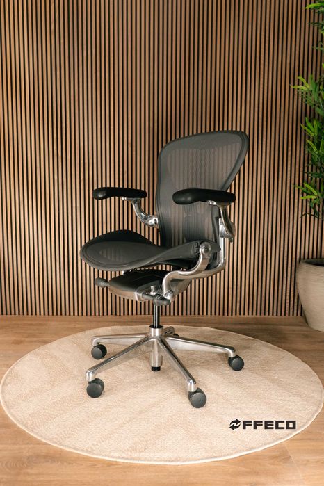 Showroommodel Herman Miller Aeron Remastered Polished Aluminium