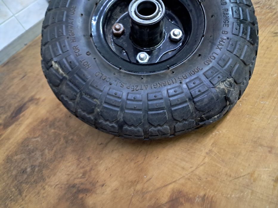 Продам два колеса от ручной тележки