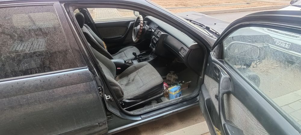 Тойота Карина Е аварийная