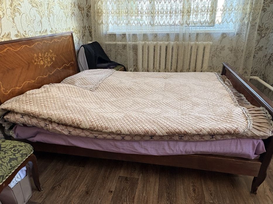 Продам кровать с тумбой
