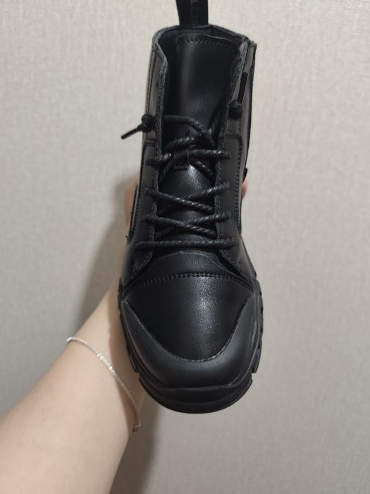 Продам детские кожаные ботинки