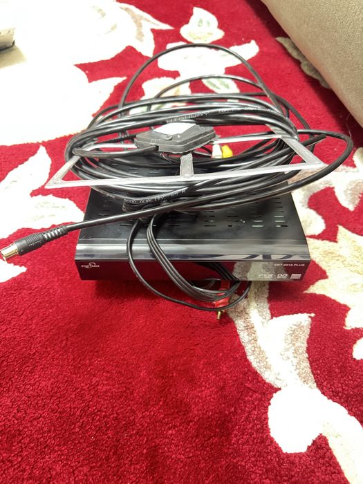 Wf роутер, DVD, цифровой спутниковый ресивер StarTrack SRT 2016 Plus