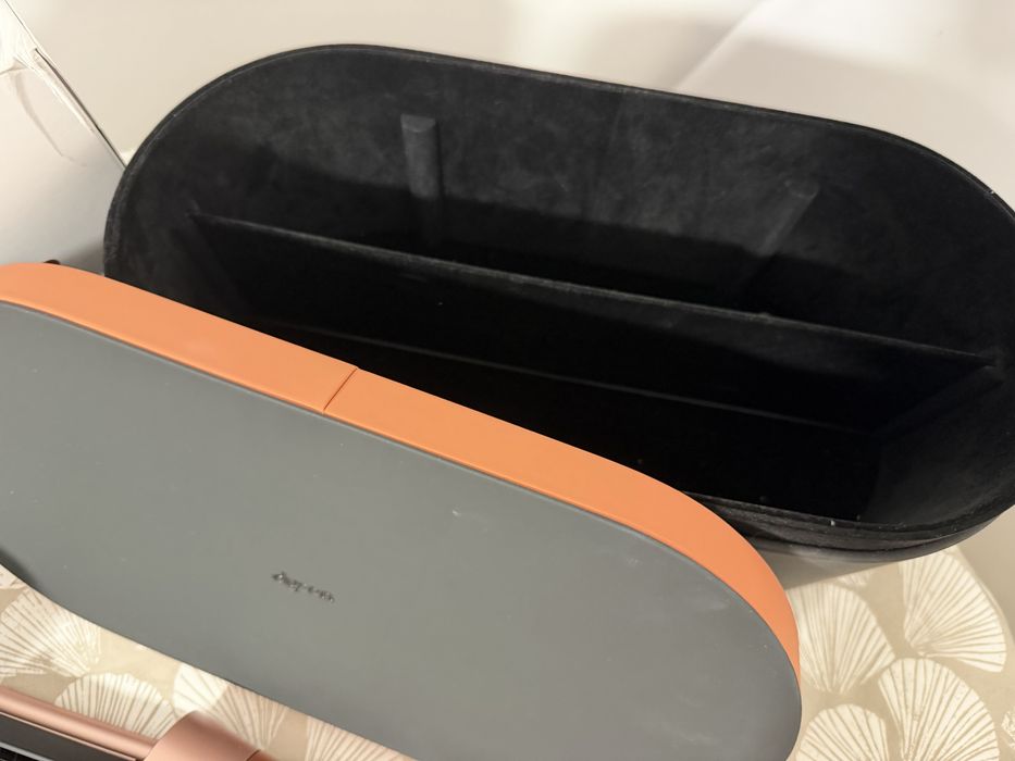 Vând Dyson Airwrap ID series