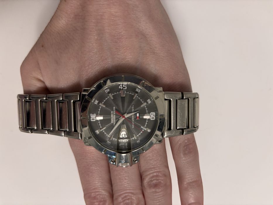 Vand Ceas Tommy Hilfiger barbatesc URGENT/schimb