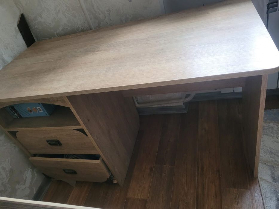 Продам принтер и стол компютерный