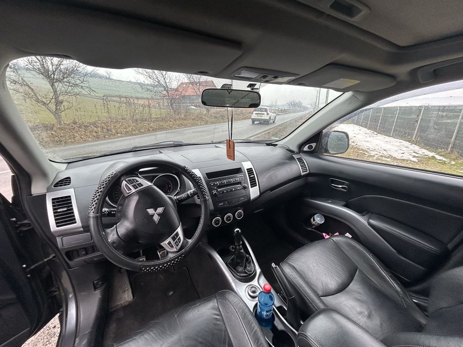 Vând Mitsubishi Outlander II 2.0 TDI (BSY) – 4x4 – 7 LOCURI – 2007