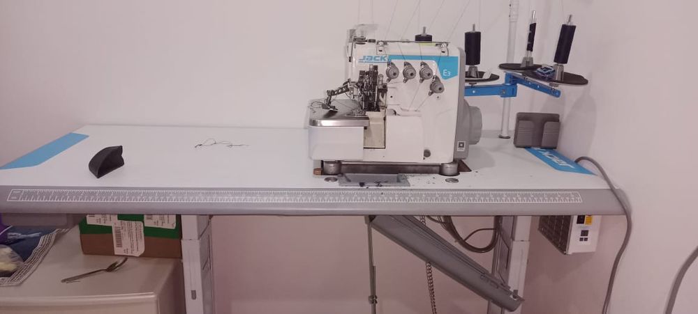 Швеиная машина Jak