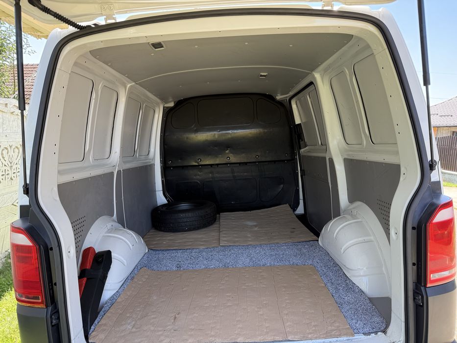 Volkswagen Transporter T6 / 118000 km REALI