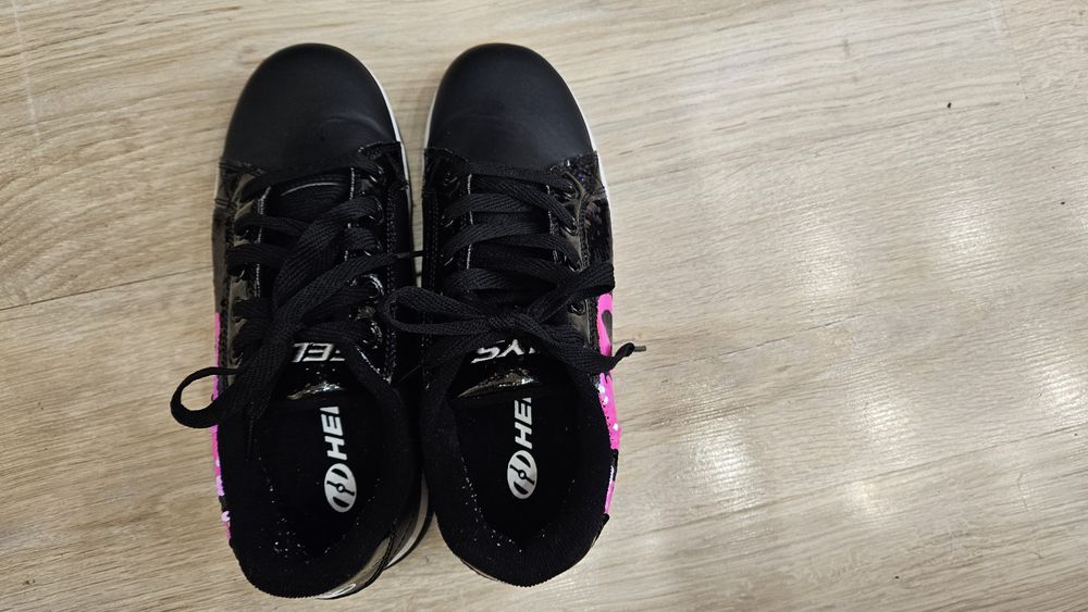 Роликовые кроссовки Heelys