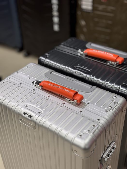 Чемоданы 4 колесные из алюминия