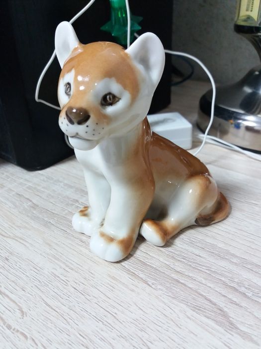 Фарфор СССР (советский)- львёнок и петушок.