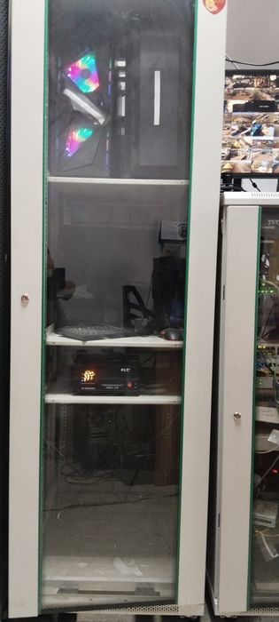 Продам серверный шкаф