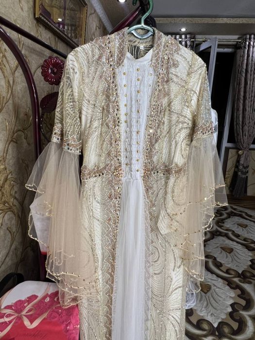 Ансамбль комплект карона калпок сарилари ичида.