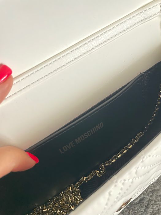 Дамска чанта черна Love Moschino или бяла Love Moschino