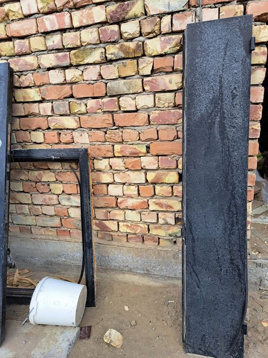 Дверь уличная двустворчатая