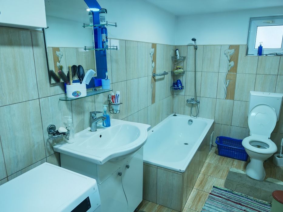 Casă spațioasă cu teren 2000 mp aproape de oraș – Cuza Vodă, str. Bisericii. SE POATE VINDE ȘI FRACȚIONAT. DETALII IN DESCRIERE.