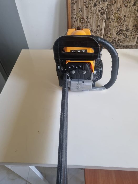 Vând drujbe pe benzină și pe acumulator