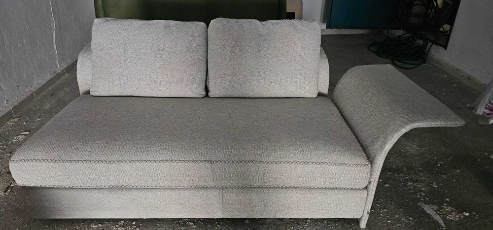 Продавам двоен диван.