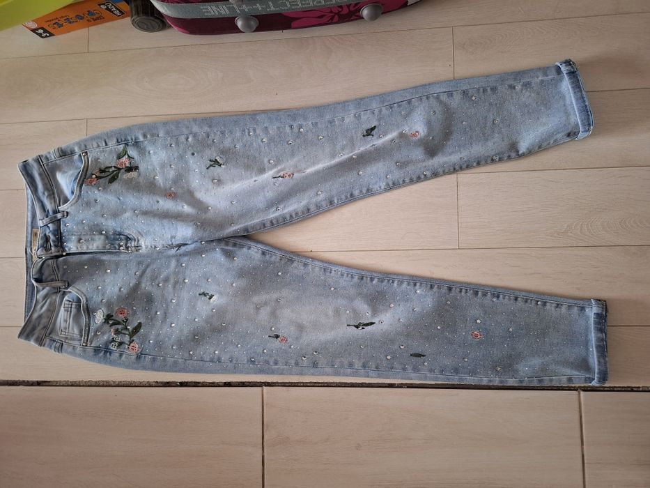 Дамски дънки с камъчета