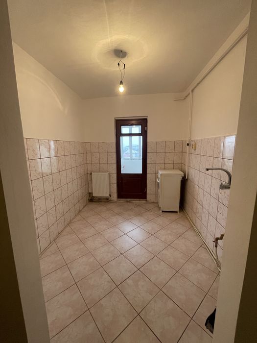 De vanzare- Apartament 3 camere, etaj 3, zona Ariesului