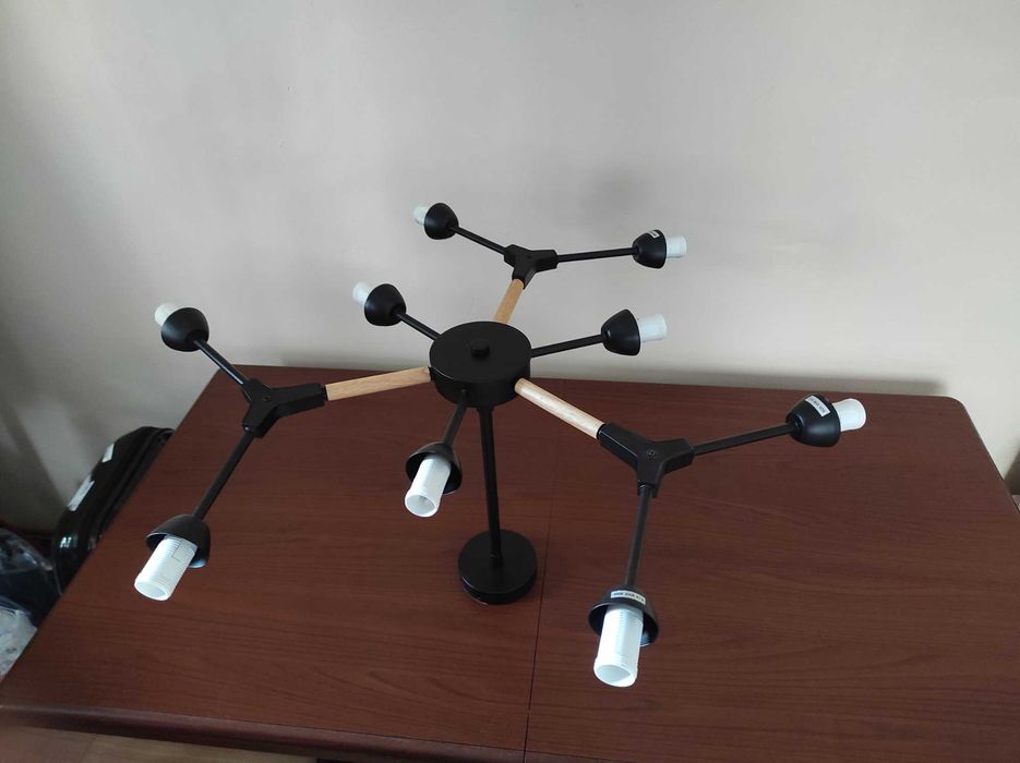 Полилей в черно и дървено