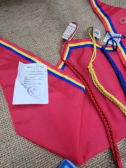 Cravata de pionier + accesorii