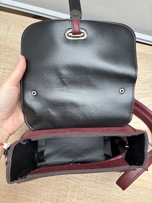 Тъмночервена дамска чанта