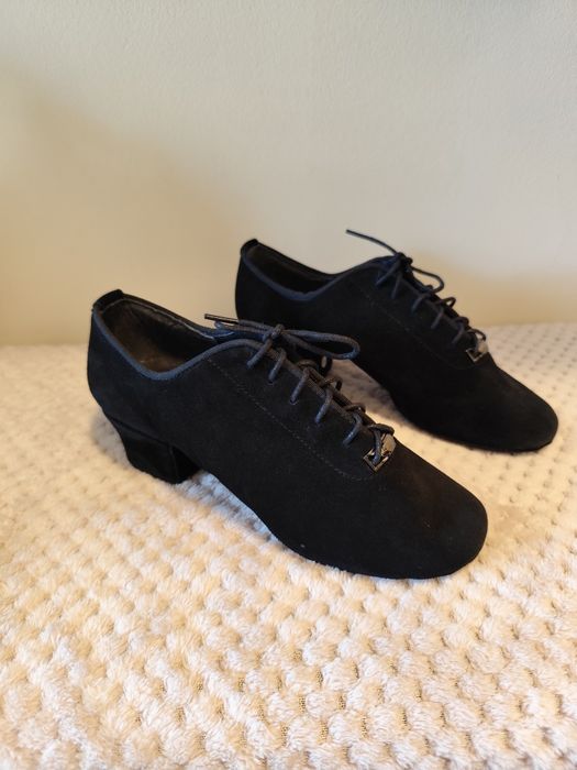 Професионални дамски обувки за спорте танци.