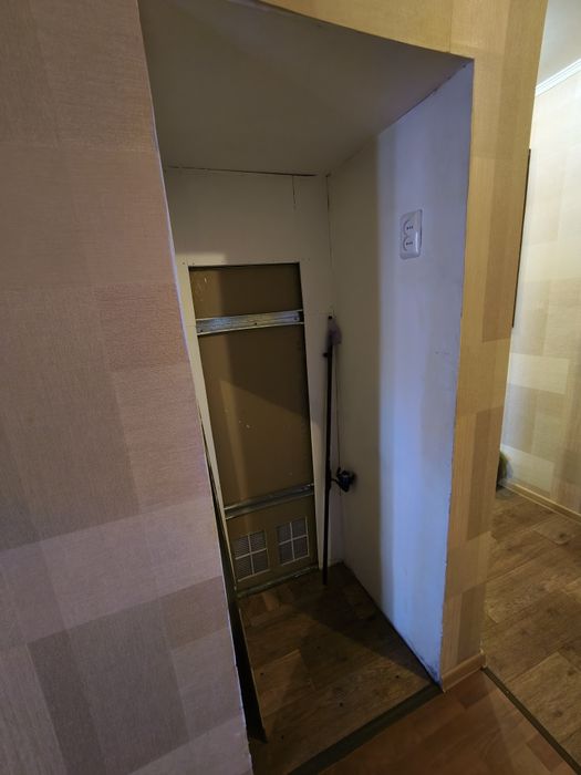 Продам 3- комнатную квартиру на Ауэзова 44