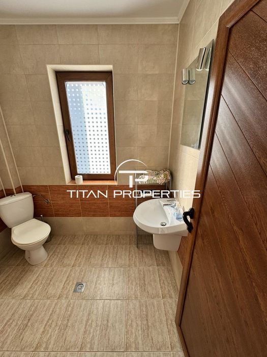 Двуетажна Къща с голям двор и красива панорама в с. Александрово