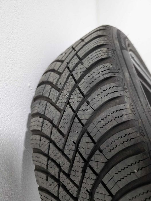 anvelope noi (DOT 2025) Hankook 205/55 R17 Winter Icept RS3 pe jante DEZENT TZ