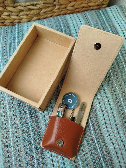 Козметичен комплект, нокторезачка, пинцета. Нови, подарък.