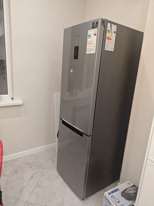 Продам Холодильник Самсунг Б/у