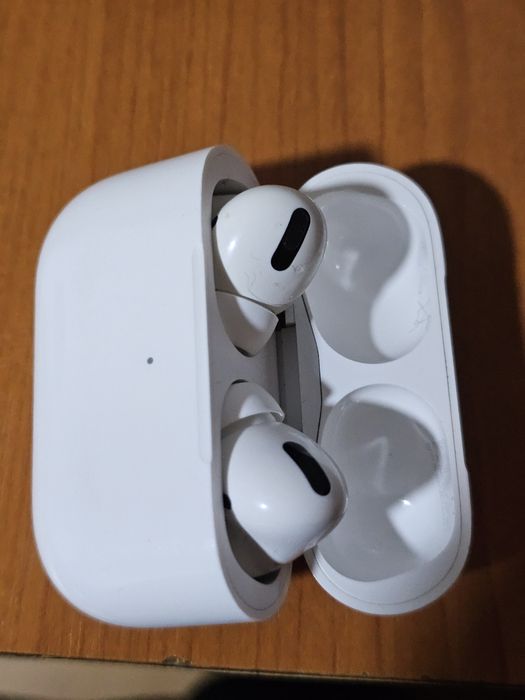 Airpods Pro 1 Apple (case nefunctional)