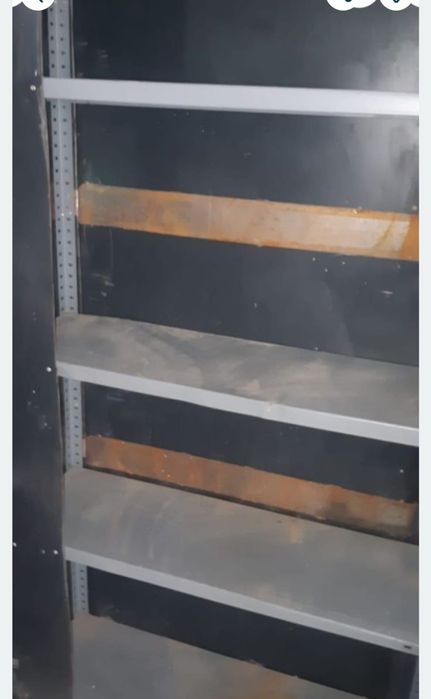 Dulap cu rafturi fără usi