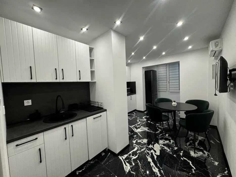 Дава се под наем Тристаен апартамент в София, Красно село - 75 кв.м за 698.19 € - Снимка #4