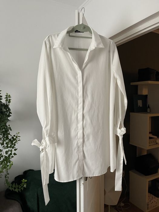 Camasa rochie alba cu aplicatii la maneca