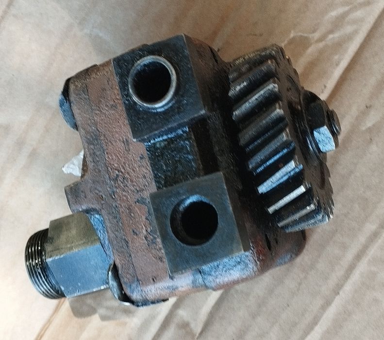 Маслен Помпа за Зетор Трактор  5211 - 6211 - 6245 - 7211 - 7245 - 7745