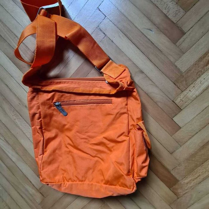 Geanta cu multe compartimente