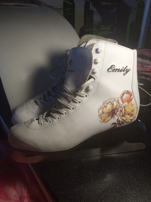 Коньки фигурные 41размер