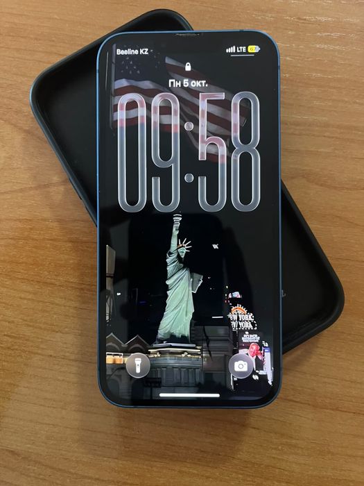 Продам iPhone 13