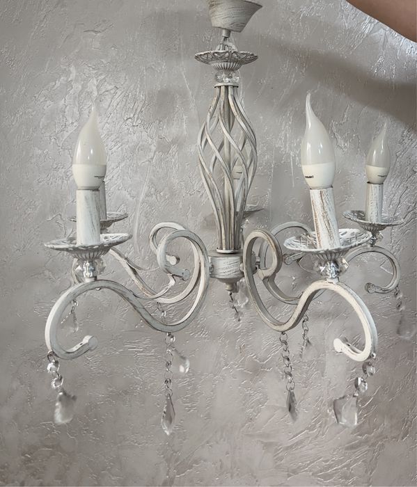 Люстра в хорошем состоянии