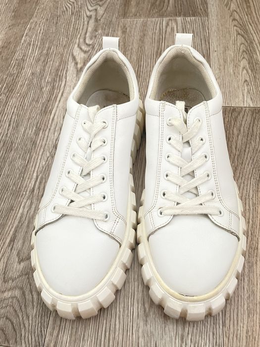 Продам женские кеды белые