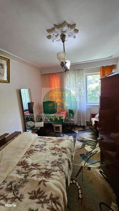 Apartament 3 camere, zona Scoala nr. 1, decomandat, spatios