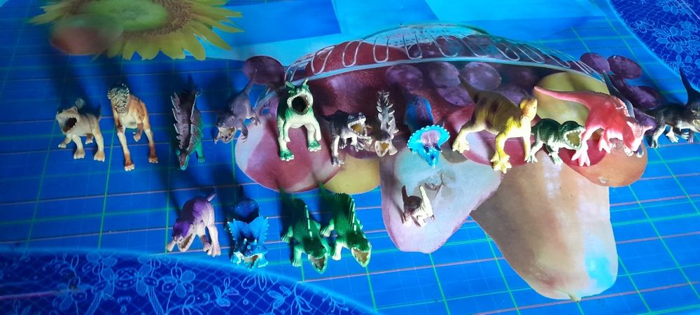 игрушки динозавр